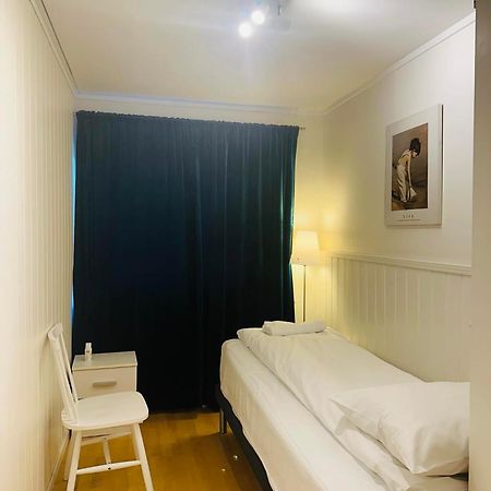 Arctic Inn, Cozy Single Bed Private Room In A Shared Apartment With Stunning Tromso Views ภายนอก รูปภาพ