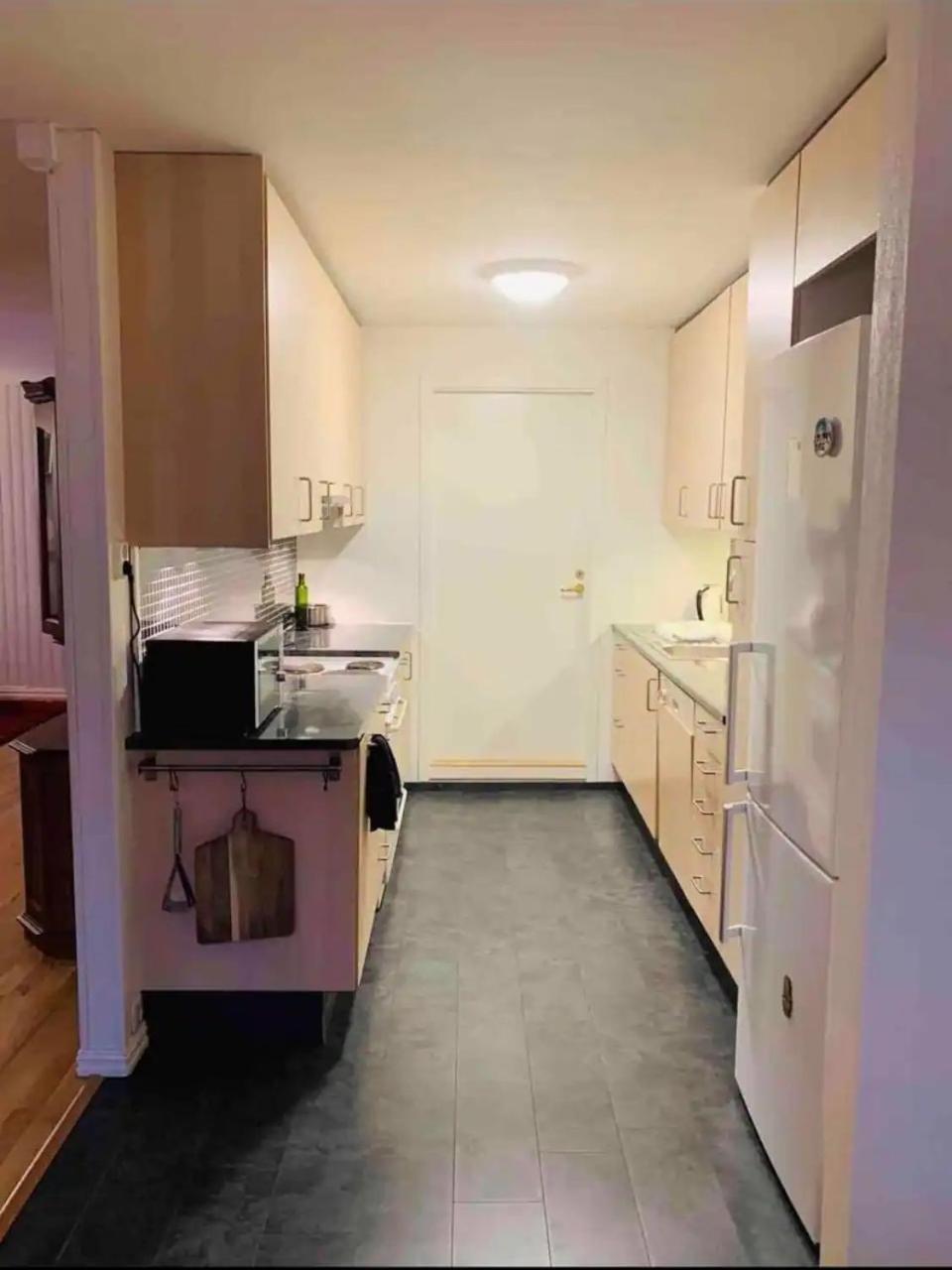 Arctic Inn, Cozy Single Bed Private Room In A Shared Apartment With Stunning Tromso Views ภายนอก รูปภาพ