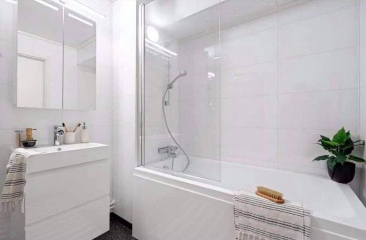 Arctic Inn, Cozy Single Bed Private Room In A Shared Apartment With Stunning Tromso Views ภายนอก รูปภาพ