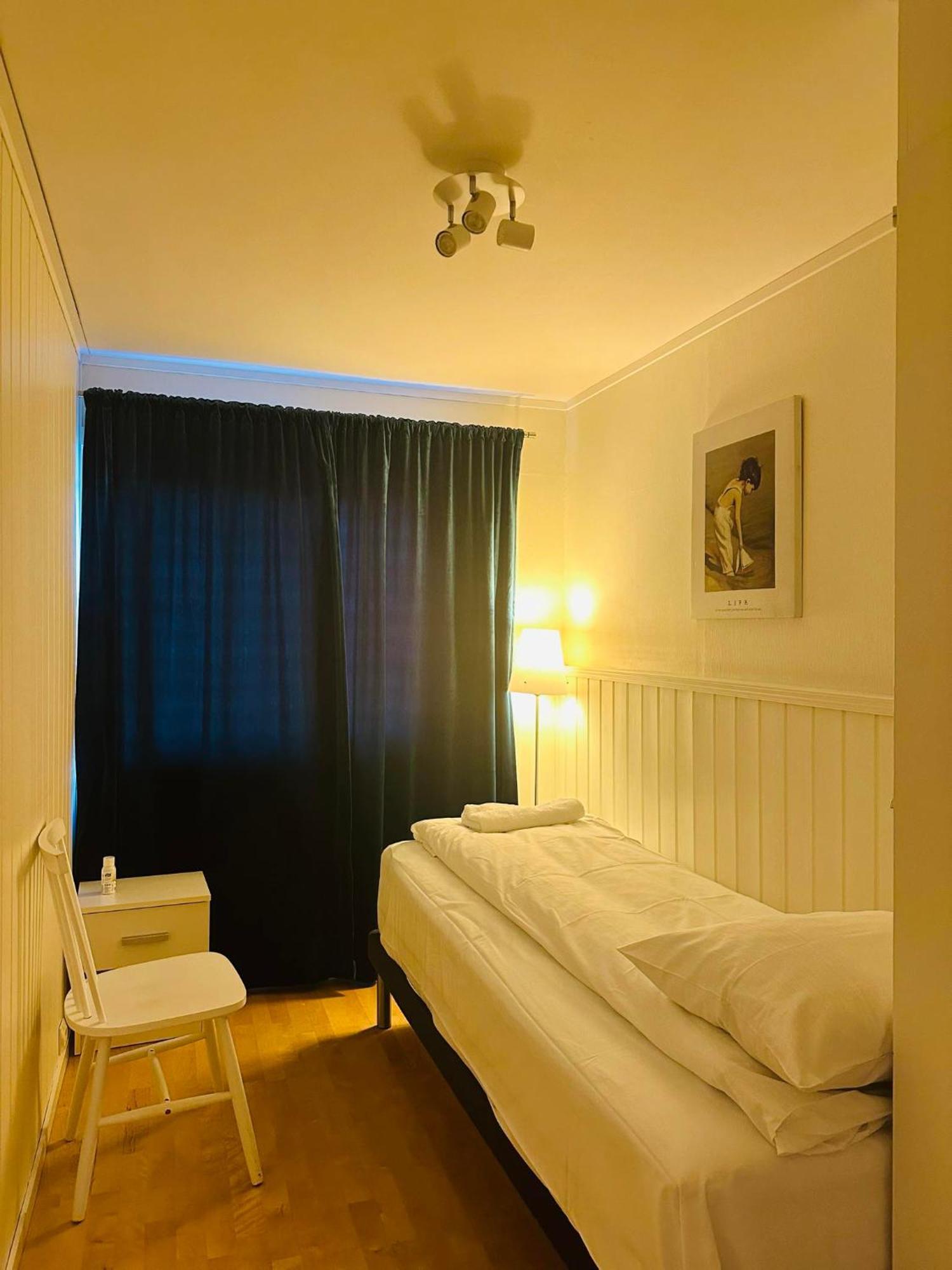 Arctic Inn, Cozy Single Bed Private Room In A Shared Apartment With Stunning Tromso Views ภายนอก รูปภาพ