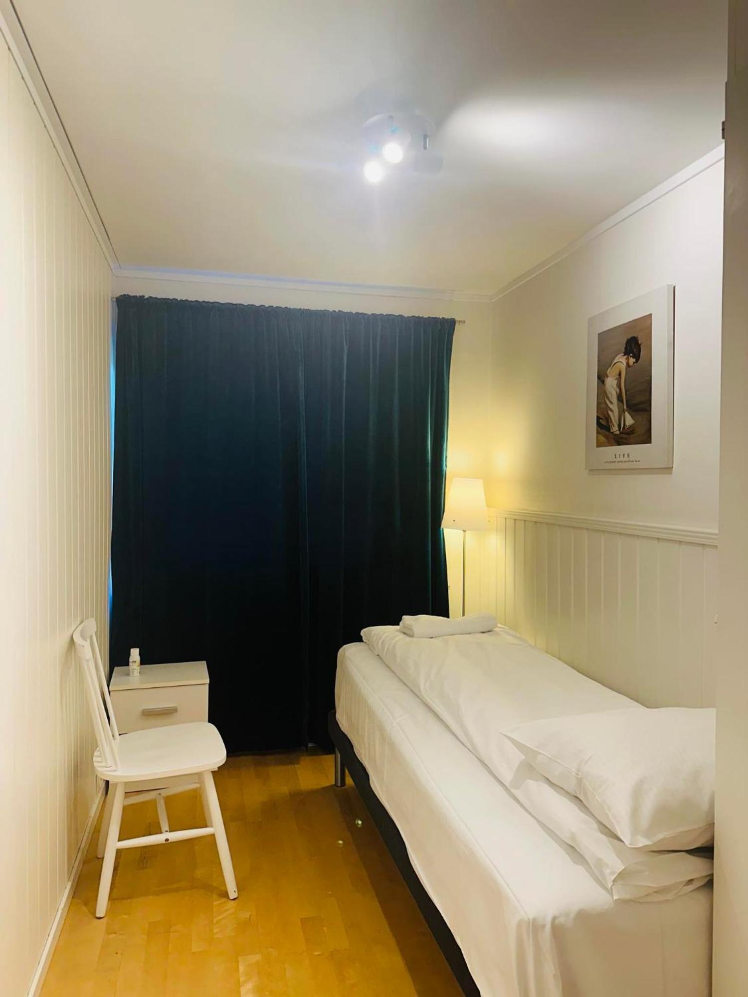 Arctic Inn, Cozy Single Bed Private Room In A Shared Apartment With Stunning Tromso Views ภายนอก รูปภาพ